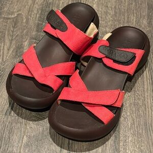 Congos Half Moon Pink Womens Size 8 Sandals